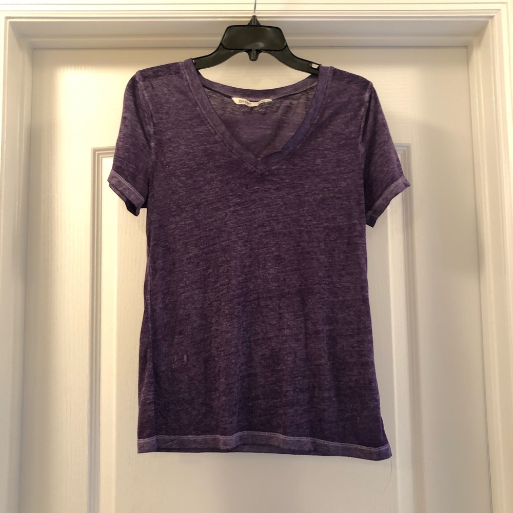 Old Navy T shirt